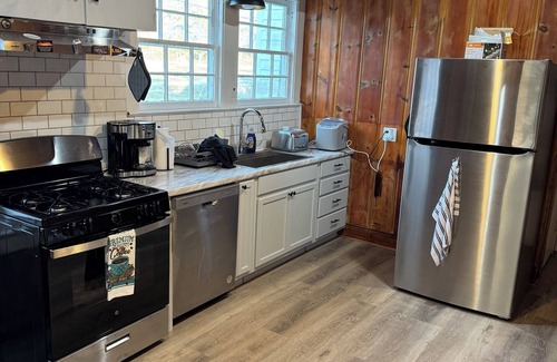 Marksville Casa | Charming 4-bedroom bed & breakfast in Marksville with AC, WiFi and full Kitchen.