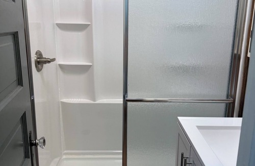 Enid Otro | Charming 4-bedroom farmhouse built in 1936. Has WiFi and AC in Enid!