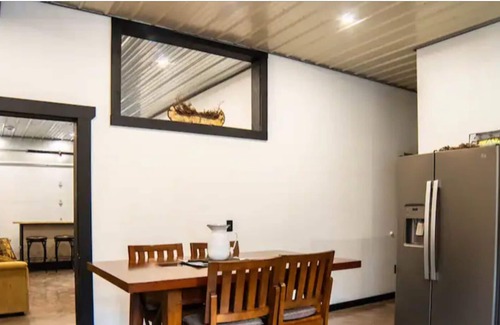 Brill Casa | Charming 4-bedroom house in Sarona with AC, WiFi. Enjoyable getaway. Dired