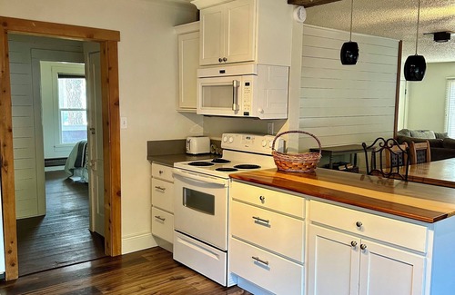 Cromberg Otro | Charming 4-bedroom ranch house with WiFi, AC in Cromberg Sleeps 10