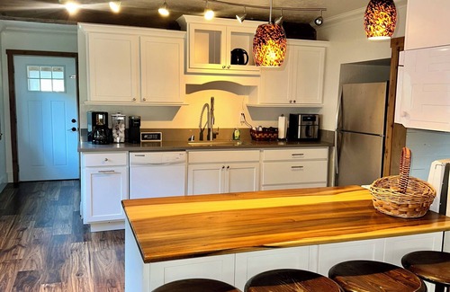 Cromberg Otro | Charming 4-bedroom ranch house with WiFi, AC in Cromberg Sleeps 10