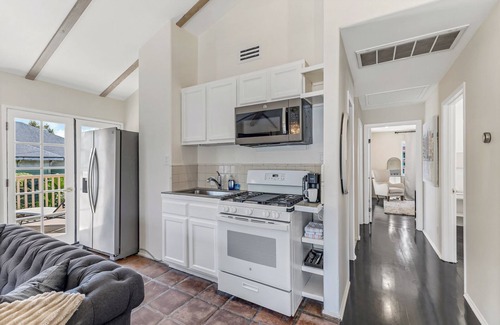 Santa Barbara Villa | Charming 4BR/3BA Getaway, Walk to Downtown Santa Barbara & Beach, Sleeps 8