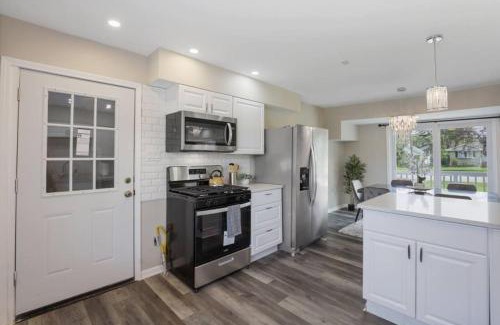 Franklin Park Casa | Charming 5BD 2BA with spacious yard near O'hare