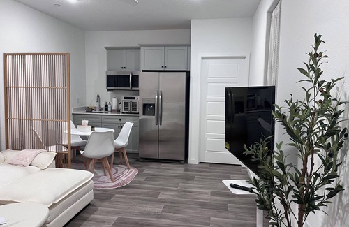 Raisin Casa | Charming ADU with Private Entrance