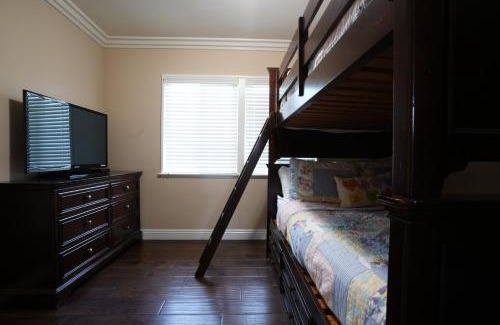 Hermosa Village Casa | Charming Anaheim Home 1/2 Mile Walk to Disney