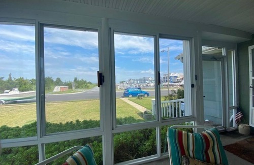 Gold Coast Cabaña | "Charming Bayfront Cottage Sleeps 6, Pet-Friendly, Breathtaking Views!"