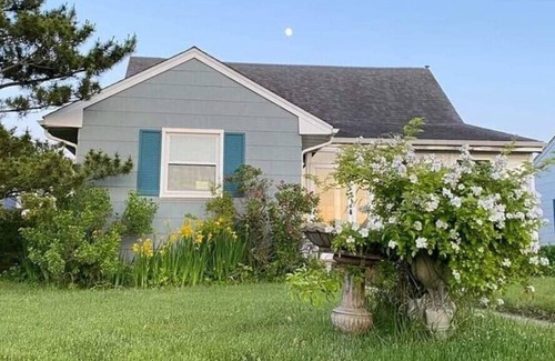 Gold Coast Cabaña | "Charming Bayfront Cottage Sleeps 6, Pet-Friendly, Breathtaking Views!"