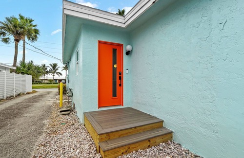 Sarasota Cabaña | Charming Beach Bungalow with Private Pool and steps away from the Beach!