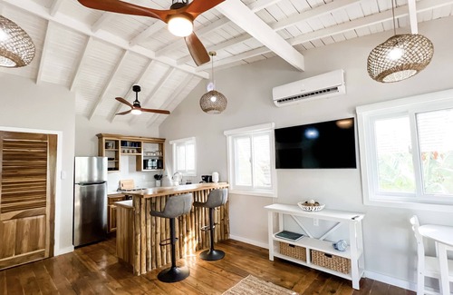 Antoneys Cay Cabaña | Charming Beachfront Cottage w/ Private Pool in Beautiful Sandy Bay, A/C and WiFi