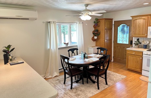 Benton Casa | Cozy Cottage Bed & Breakfast Getaway!