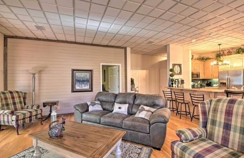 Tate Apartamento | Charming Bent Tree Home w/ Wraparound Deck!