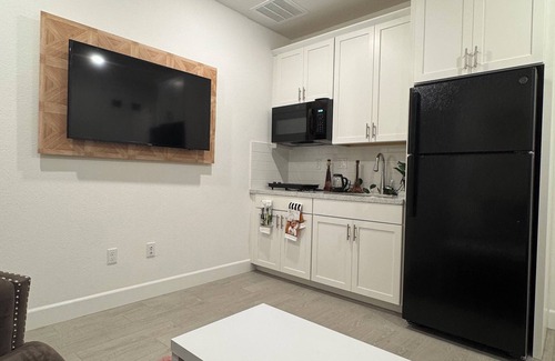 Antelope Casa | Charming brand-new 1-bedroom, 1-bath private suite