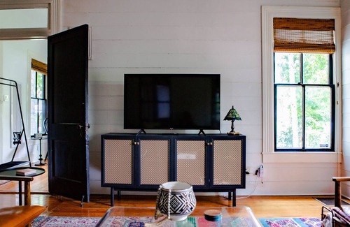 Dawson Casa | Charming bungalow & studio near downtown & SoCo