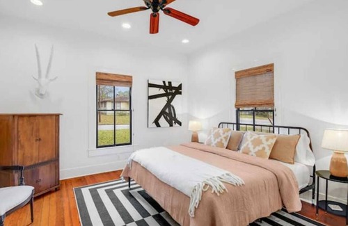 Dawson Casa | Charming bungalow & studio near downtown & SoCo