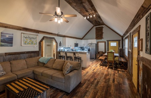 Morganton Cabina | Abeja en paz en Morganton, Carolina del Norte