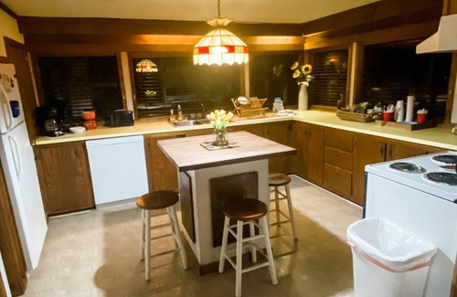 Higden Cabina | Charming Cabin! Minutes to Greers Ferry lake and Sugarloaf!