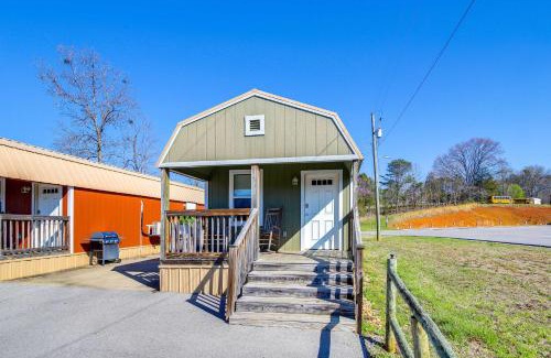 Newport Casa | Charming Cabin Near Great Smoky Mountains!