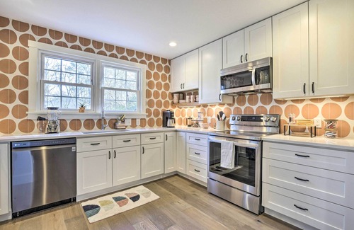 Carrboro Casa | Charming Carrboro Home - Walk to Downtown!