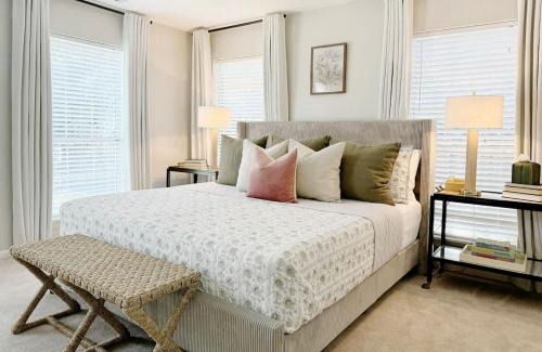 Savannah Casa | Charming Cottage for Family and Dogs near Beach & City