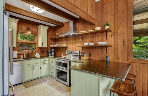 Boone Cabaña | Charming Cottage in Gated Community