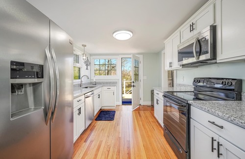 Wilmington Cabaña | Charming Cottage near historic downtown Wilmington. 10 min to Wrightsville Beach