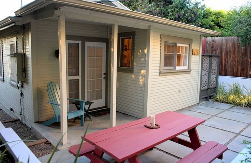 Silver Lake Cabaña | Adorable Cottage Retreat en Silver Lake, cerca de Sunset Junction, terraza privada