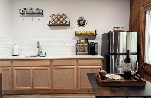 Lutz Cabaña | Charming cottage with AC in lovely Lutz, 5min from The Tampa Outlets & much more