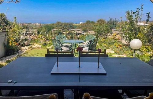 Caesarea Cabaña | Charming cottage with garden and sea view in area with gym and pool in Caesarea