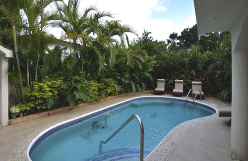 Mullins Cabaña | Encantadora cabaña con piscina privada, elegante spa y cocina al aire libre