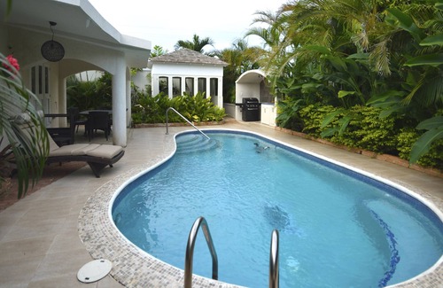 Mullins Cabaña | Encantadora cabaña con piscina privada, elegante spa y cocina al aire libre
