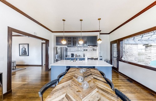 Eastwood Cabaña | Charming cottage with pool, patio, central AC & fitness area