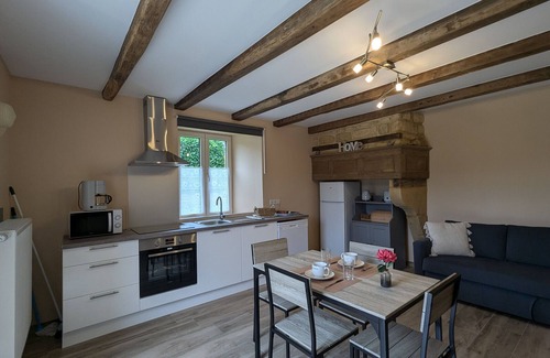 Han-les-Juvigny Cabaña | Encantadora casa de campo con terraza y jardín - 2 apartamentos renovados