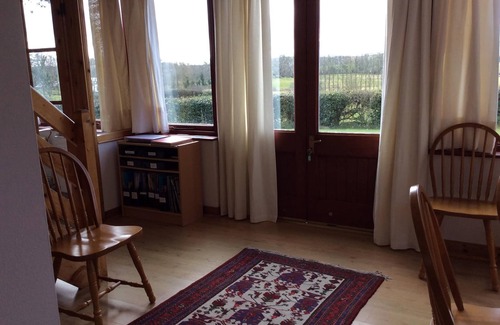 Downpatrick Cabaña | Encantadora casa de campo con jardín privado y paseos por el bosque ideal para perros.