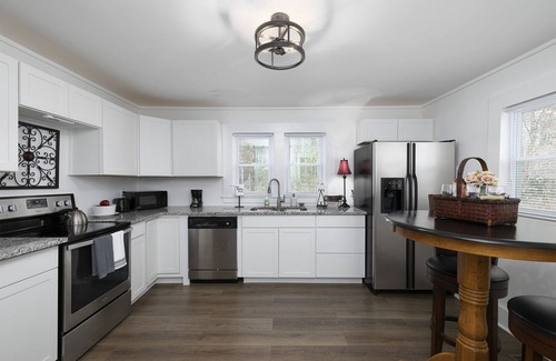 Dallas Casa | Charming Country Cottage Retreat - Walking distance to Downtown