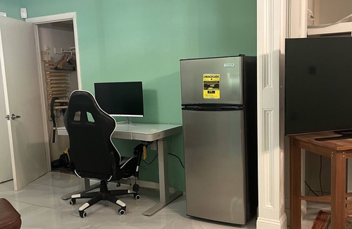 La Plata Casa | Charming, Cozy Chimney Suite Studio DC Area