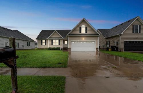 Elizabeth City Casa | Charming Family Retreat with Spacious Yard home