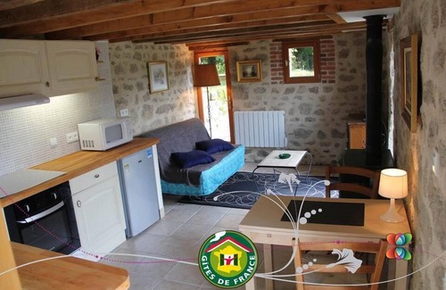 Peyrat-la-Noniere Cabaña | Encantadora casa de campo de 4 orejas Peyrat Nonière el dominio con el castillo - estanque