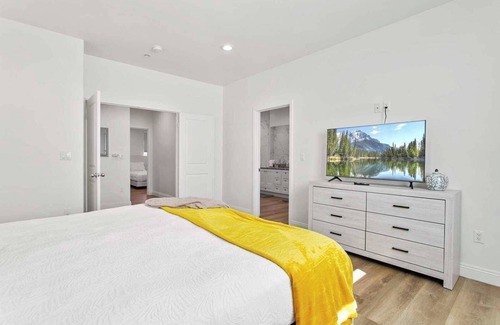 Sylmar Casa | Charming Getaway on Apple Grove Ln