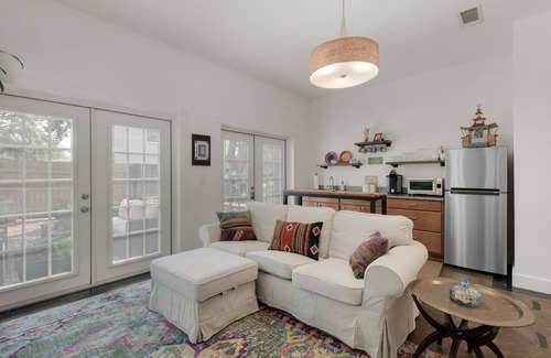 East Pensacola Heights Cabaña | Charming Guest House at Live Oaks on the Bayou