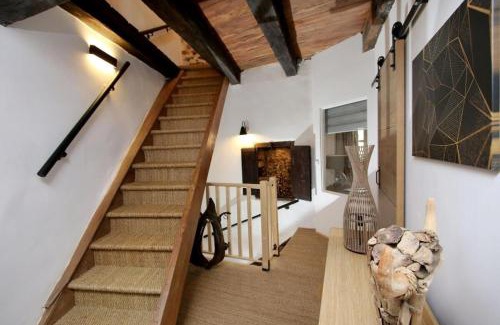 Leynhac Apartamento | Charming historic gem with modern flair in Leynhac
