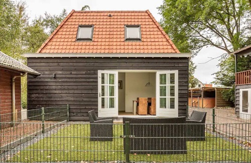 Ijsselmonde Casa | Hermosa casa de vacaciones en Poortugaal con jardín