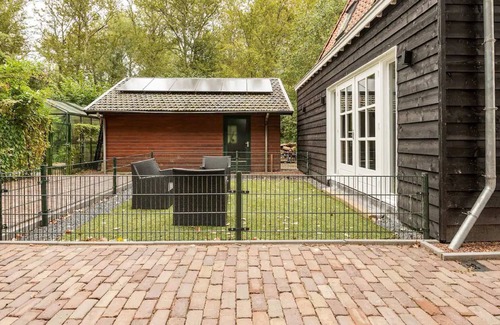 Ijsselmonde Casa | Hermosa casa de vacaciones en Poortugaal con jardín