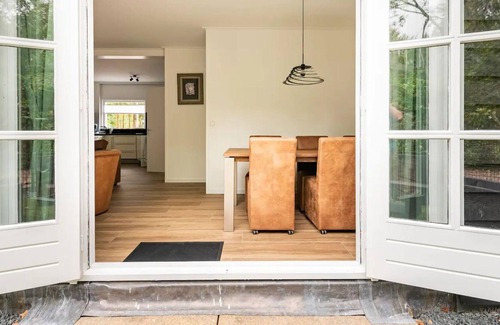 Ijsselmonde Casa | Hermosa casa de vacaciones en Poortugaal con jardín