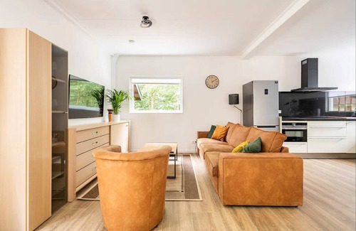 Ijsselmonde Casa | Hermosa casa de vacaciones en Poortugaal con jardín