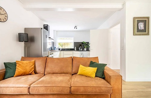 Ijsselmonde Casa | Hermosa casa de vacaciones en Poortugaal con jardín