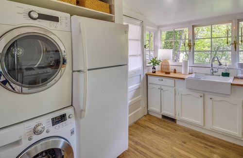 West Side Historic District Cabaña | Charming Home < 2 Mi to Downtown Hendersonville!