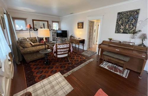 Monrovia Casa | Charming Home 3-Blk Stroll to Historic Myrtle Ave