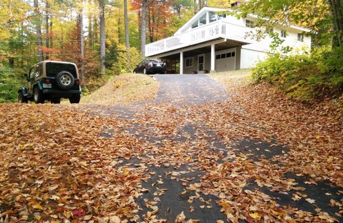 Elkins Casa | Encantadora casa frente al prístino Pleasant Lake, New London