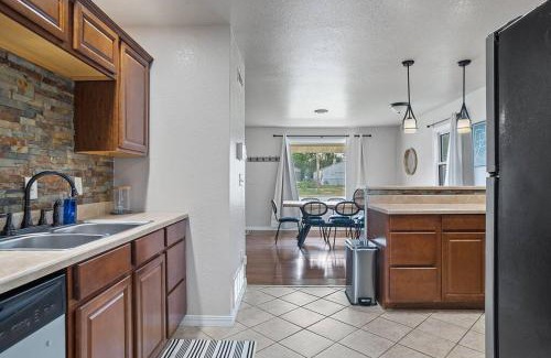 Rapid City Casa | Charming Home-Pet-Friendly-LG Fenced Backyard