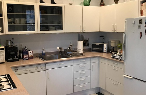 Bryn Mawr Casa | Encantadora casa cerca del corazón del pueblo de Bryn Mawr en una tranquila calle residencial